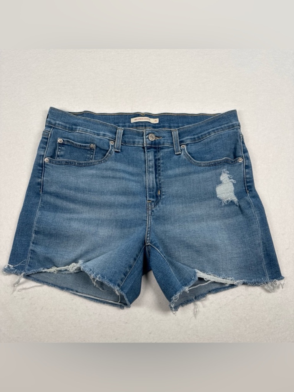 Levi's Mid Length Jean Shorts Women's 31 Light Blue Denim Raw Hem Stretch 4” Ins